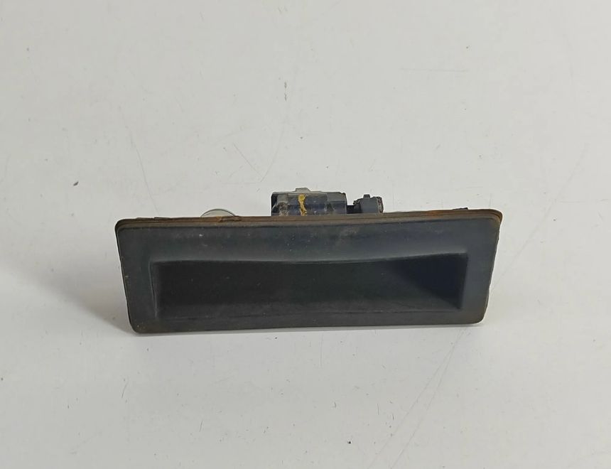 VOLKSWAGEN Passat B7 (2010-2015) Кнопка открывания задней крышки 5N0827566 29064584
