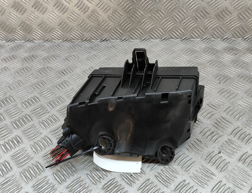 SKODA Superb 3 generation (2015-2023) Poistková skrinka 5Q0937125B,5Q0907361D 29502110