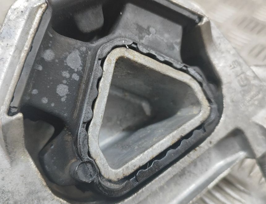 PEUGEOT 2008 2 generation (2019-2023) Подушка двигателя левая 9826551380 29810535