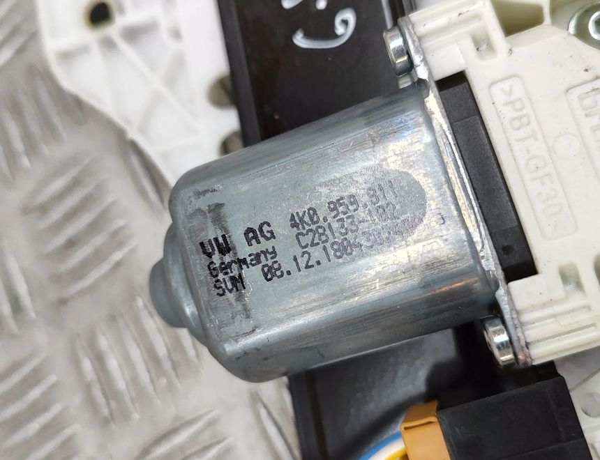 AUDI A6 C8/4K (2018-2024) Zdvíhač pravého zadného dverového okna 4K0839461,4K0959811,C28133-102 29855502