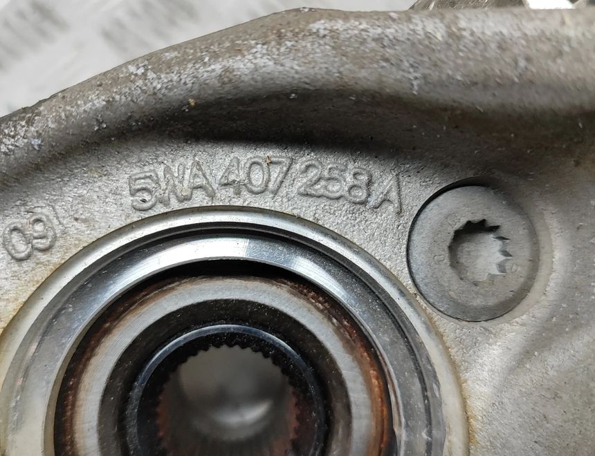 AUDI A3 8Y (2020-2024) Front Right Wheel Hub 5WA407258A 30377700