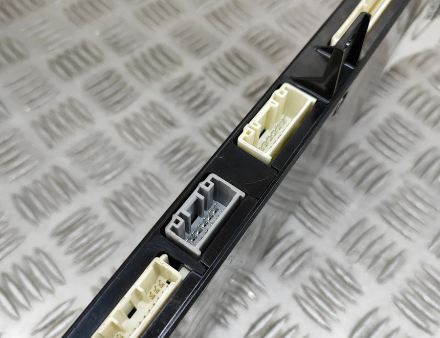 TESLA Model X 1 generation (2015-2024) Komfortná ovládacia jednotka 1043900-00-E 30386354