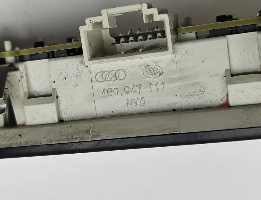 AUDI A6 C7/4G (2010-2020) Освещение салона 4G0947111 30403310