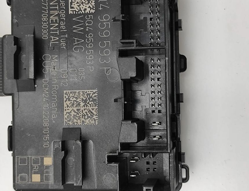 VOLKSWAGEN T-Roc 1 generation (2017-2024) Predná pravá dverová ovládacia jednotka 5Q4959593P 30431197