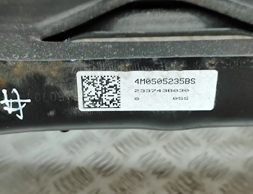 VOLKSWAGEN Touareg 3 generation (2018-2024) Траверс задний 4M0500025,4M0505235BS 30724355