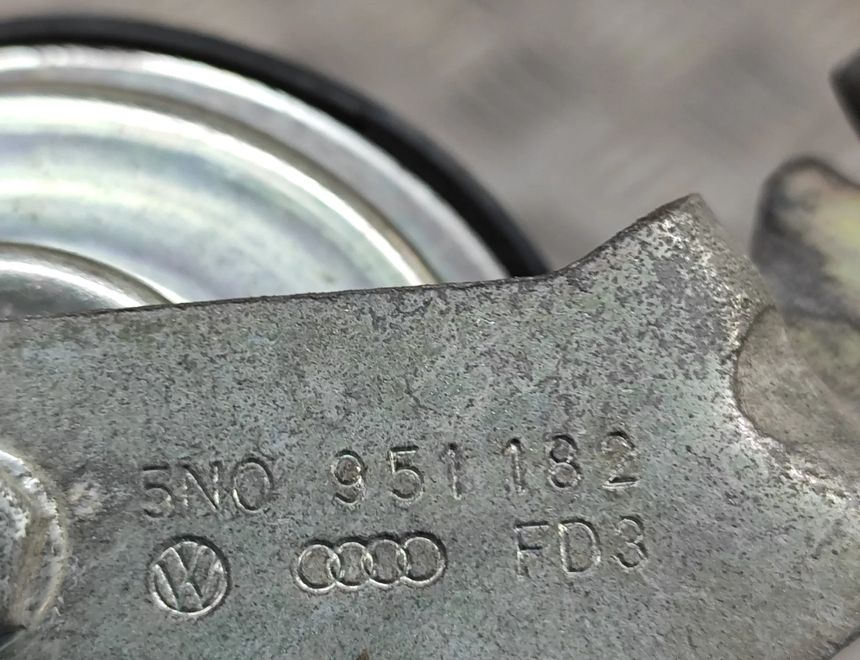 VOLKSWAGEN Tiguan 1 generation (2007-2017) Signál houkačky 5N0951182 30755228