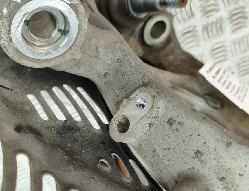 AUDI Ľavý predný náboj kolesa 4M0407559 30944761