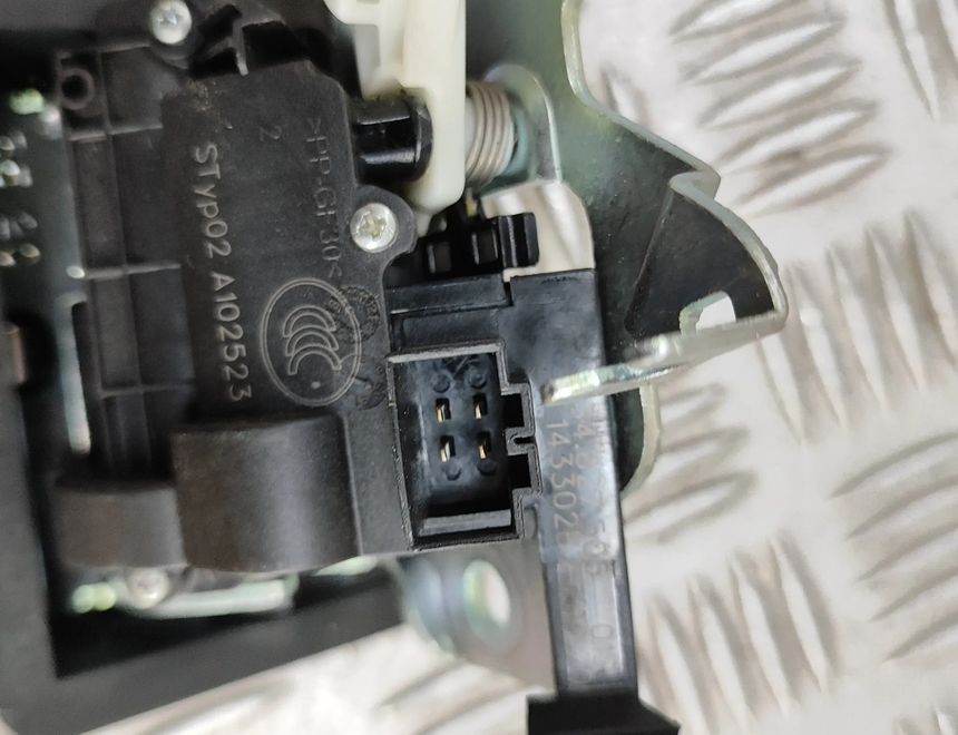 SKODA Kamiq 1 generation (2019-2023) Замок крышки багажника 654827505 30971064