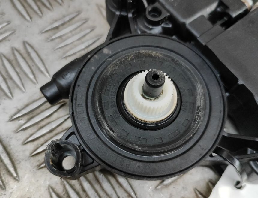 VOLKSWAGEN Passat B7 (2010-2015) Motor ovládania okna pravých predných dverí 3C0959792C 31047909