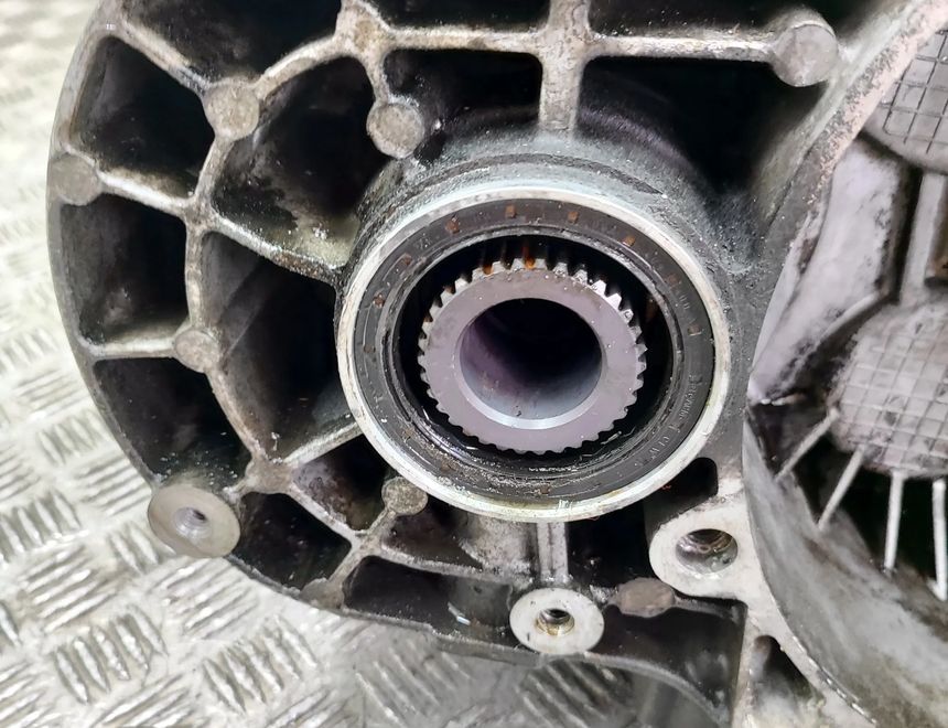 VOLKSWAGEN Passat B6 (2005-2010) Коробка передач LMU 31284534