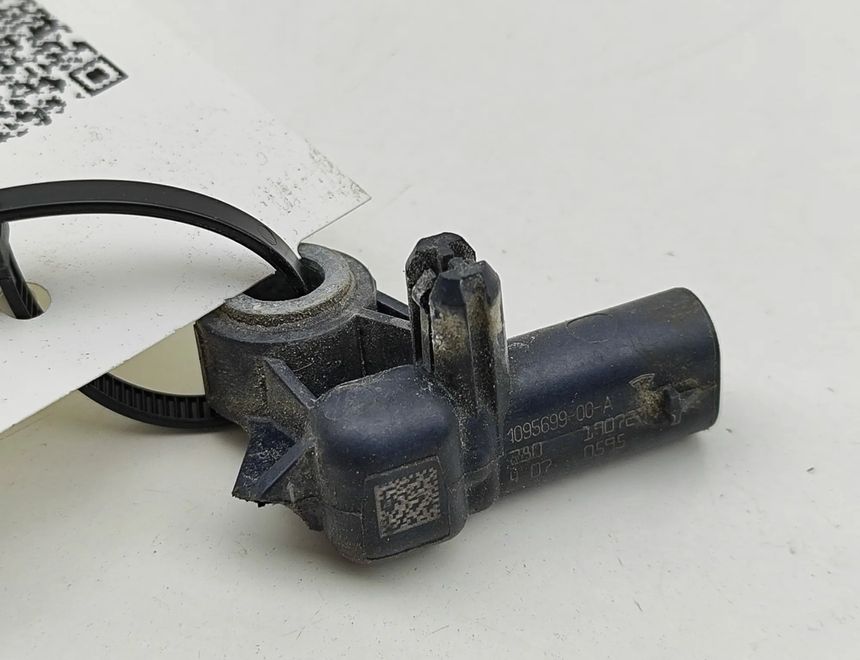 TESLA Model 3 1 generation (2017-2024) Pravý predný senzor nárazu 1095699-00-A 31401434