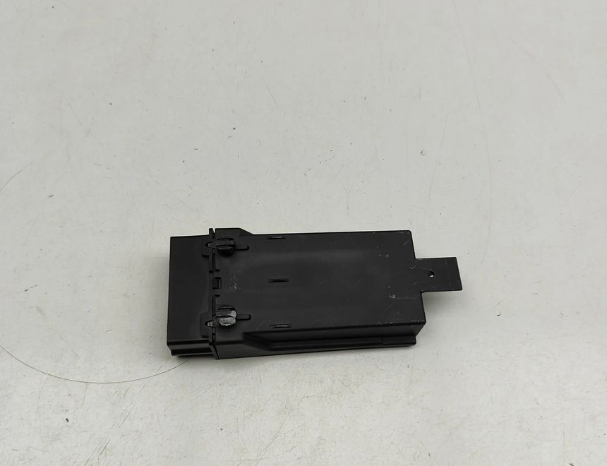 BMW 8 Series G14/G15/G16 (2018-2024) Riadiaca jednotka zadných sedadiel A2C7484270400,7490465 31439208