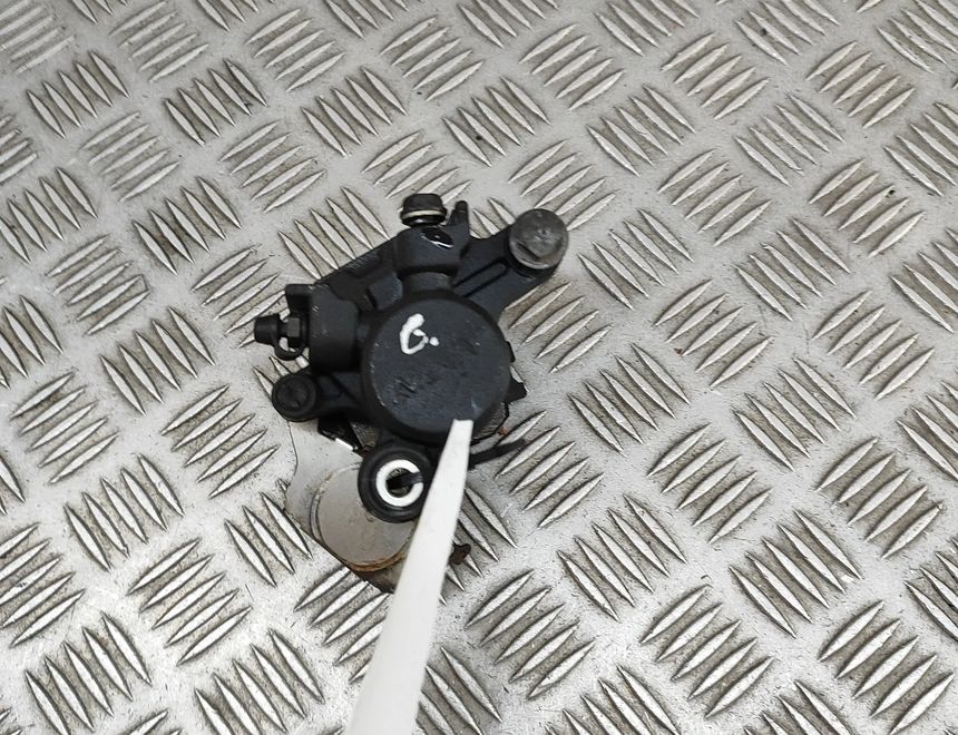 KAWASAKI Z 5 generation (1995-2003) Rear brake caliper 31468498