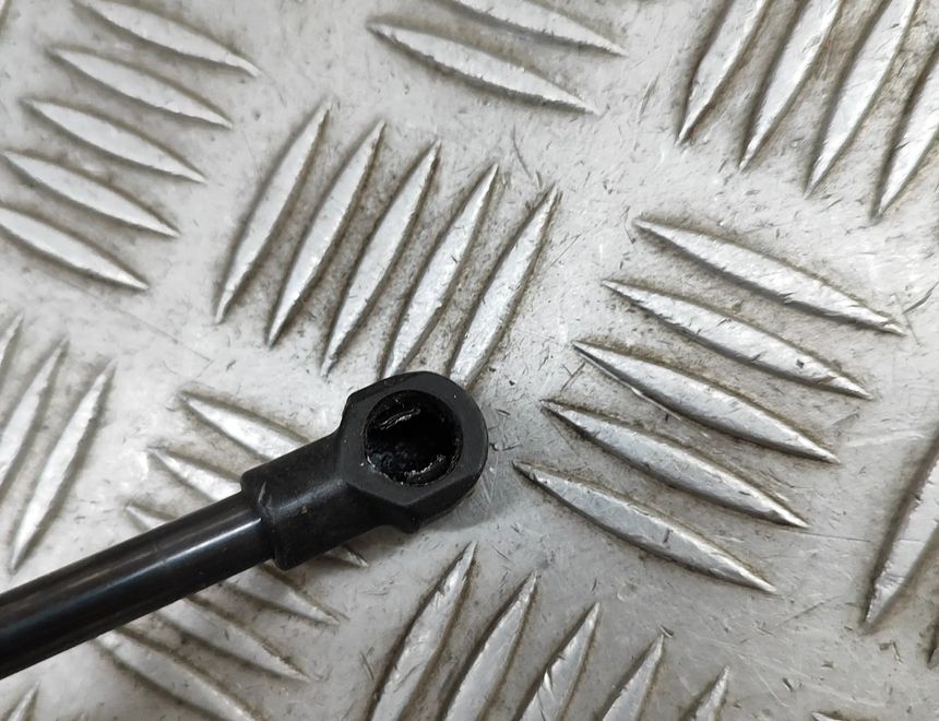 AUDI A1 8X (2010-2020) Амортизатор капота передний левый 8X0823359 31648015