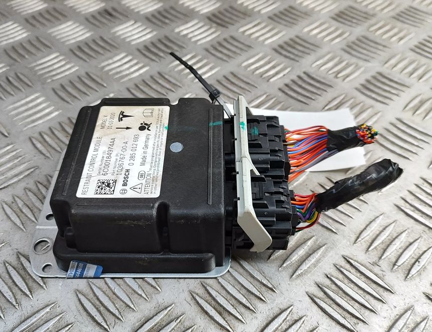 TESLA Model X 1 generation (2015-2024) SRS riadiaca jednotka 1036767-00-A 31670455