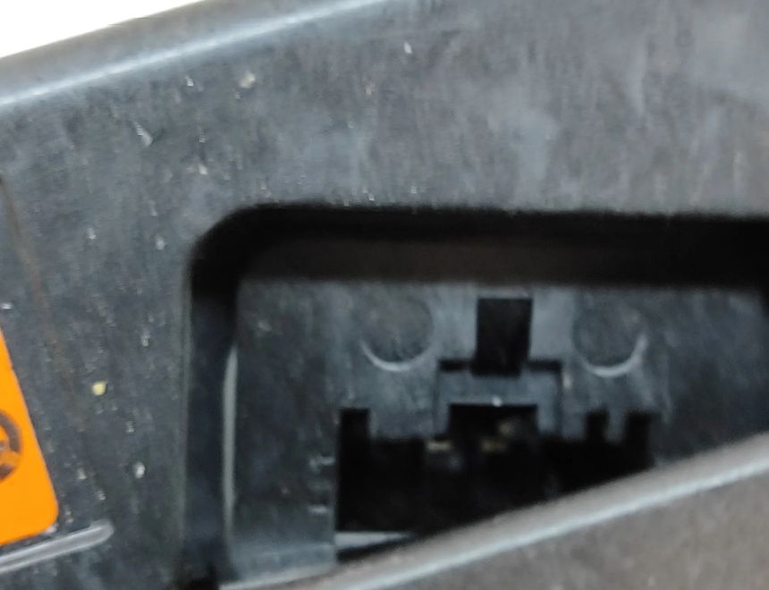 BMW M5 F10 (2011-2016) Pravý podlahový reproduktor woofer 9169688 31696823