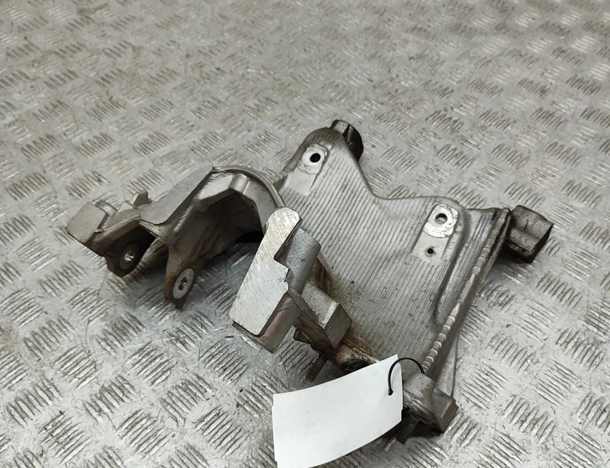 AUDI A5 F5 (2016-2024) Левые боковые траверсы ушей 8W0399295E 31798770