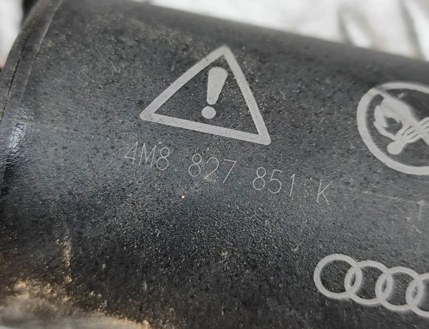 AUDI Q8 4M (2018-2024) Pravý plynový tlmič na zadné dvere 4M8827851K 31871380