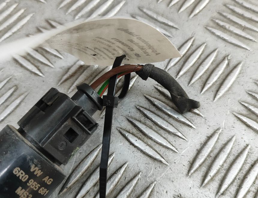 SKODA Superb 3 generation (2015-2023) Motor nádrže na umývanie 6R0955681 31890670