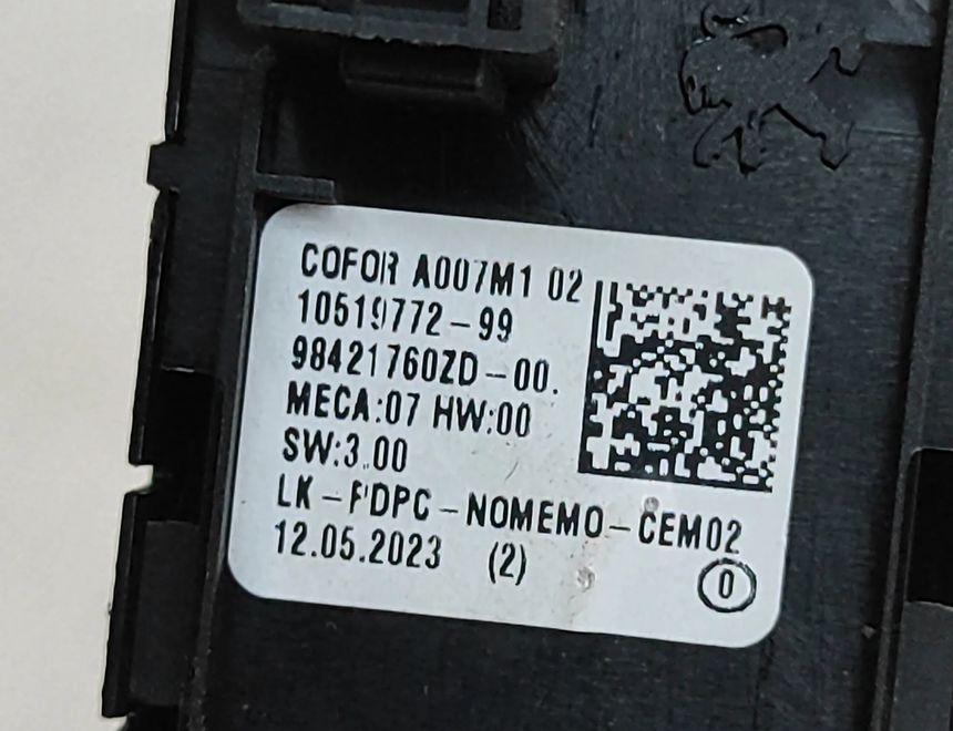 PEUGEOT 2008 2 generation (2019-2023) Front Right Door Window Switch 98421760ZD 32078481