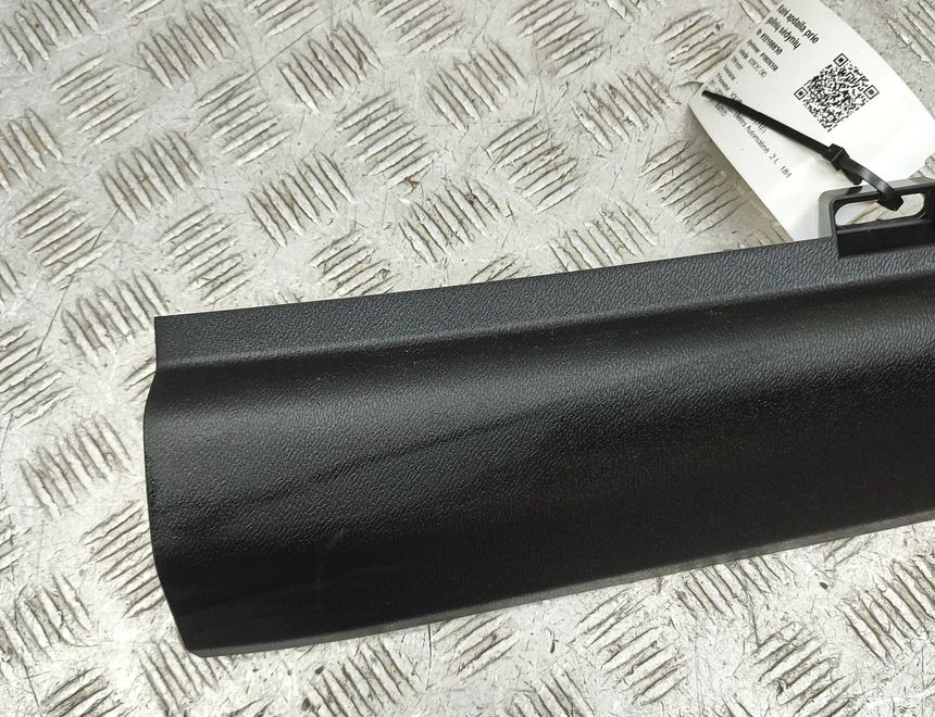 VOLVO XC60 2 generation (2017-2024) Ľavý zadný obklad 31425701 32108830