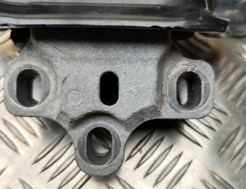 VOLKSWAGEN Multivan T7 (2021-2024) Подушка двигателя левая 5QA199555C 32577794