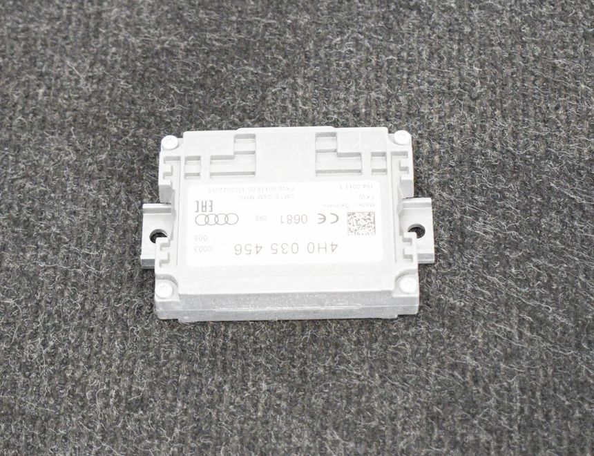 SKODA Superb 3 generation (2015-2023) Bootlid Antenna Amplifier 4H0035456 3821355