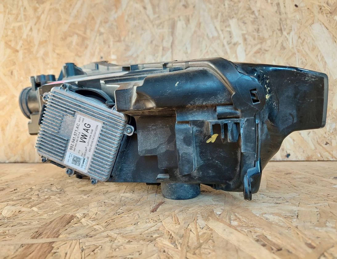 SKODA Scala 1 generation (2019-2023) Pravé predné svetlo 657941015A 29472858