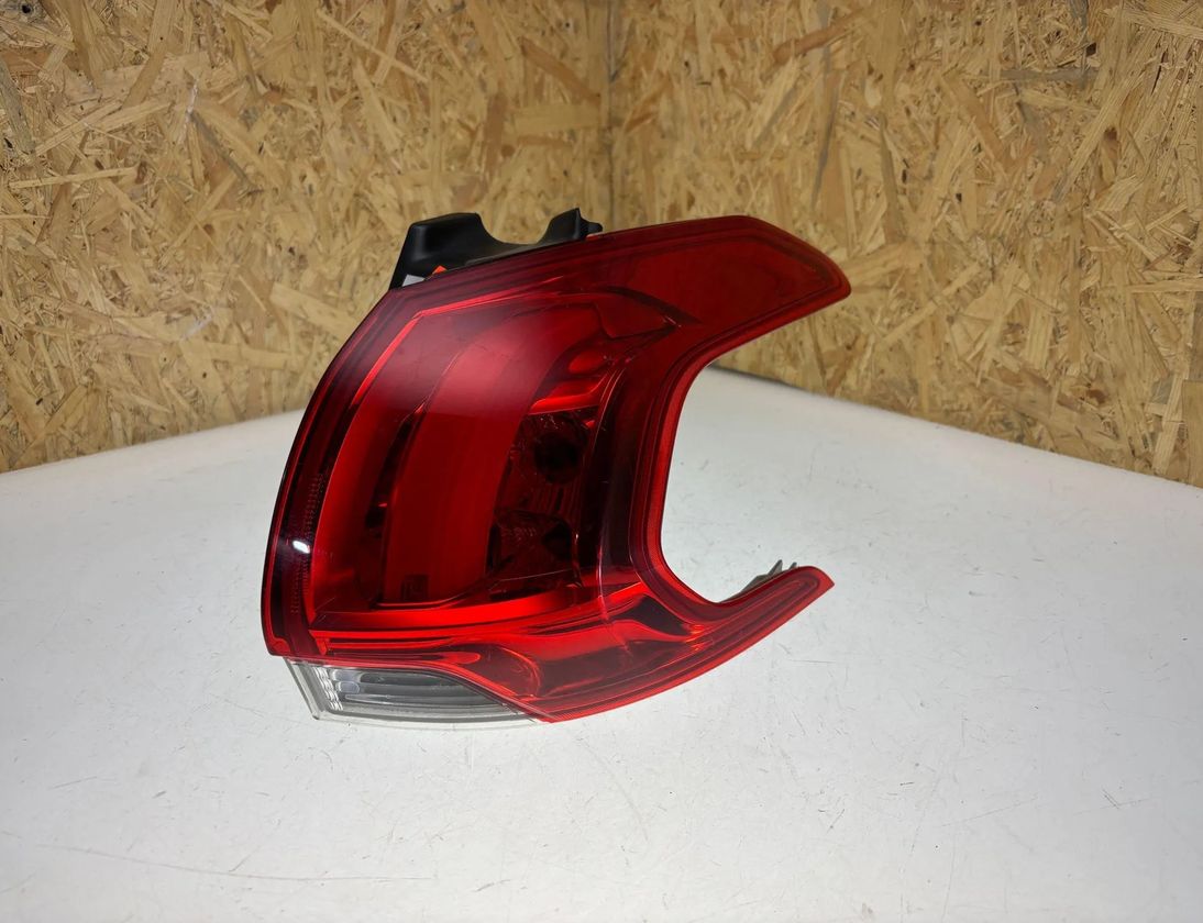 PEUGEOT 2008 2 generation (2019-2023) Ľavé zadné koncové svetlo 9678074380 29477275