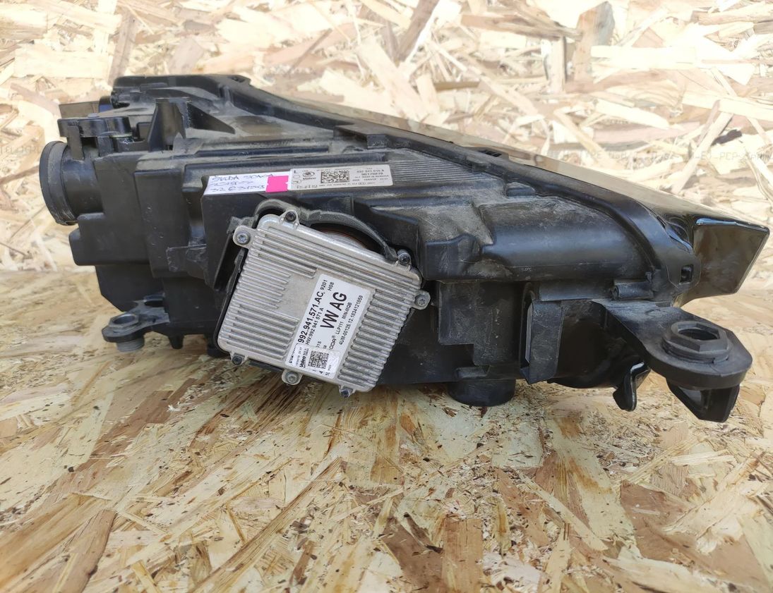 SKODA Scala 1 generation (2019-2023) Front Right Headlight 657941015A 29477721