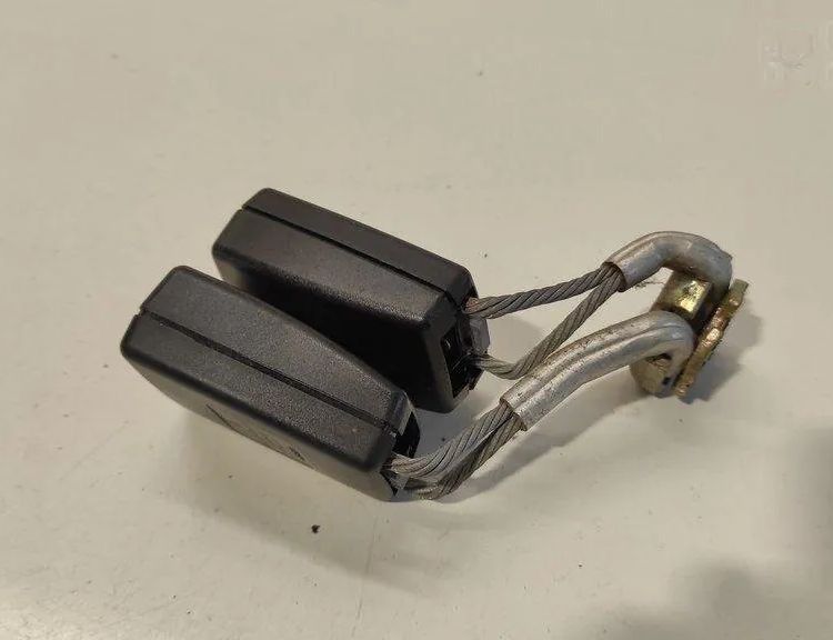 VOLKSWAGEN Passat B6 (2005-2010) Zadný stredný sedadlový pracka 3C0857739B 17132413