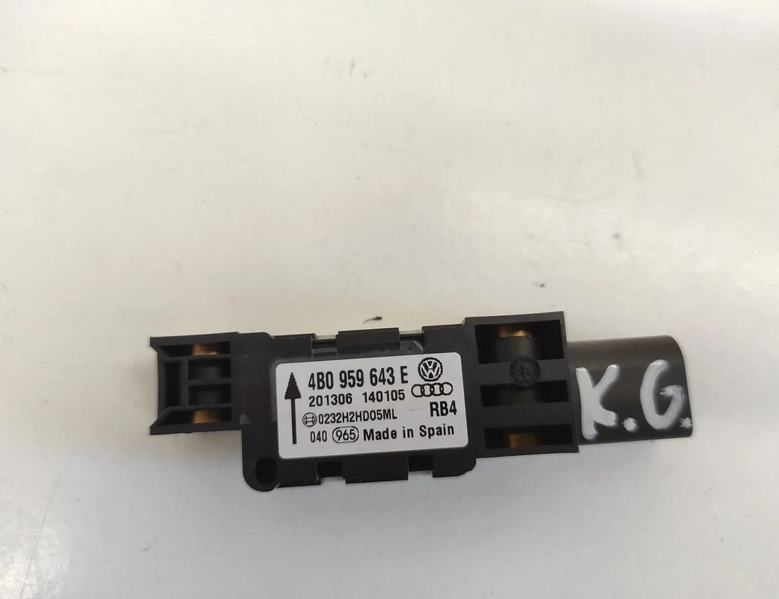 VOLKSWAGEN Touareg 1 generation (2002-2010) Датчик удара задний левый 4B0959643E 21742420