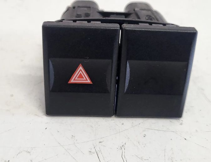 FORD Mondeo 3 generation (2000-2007) Tlačidlo núdzovej situácie 1S7T13A350BD 24600682