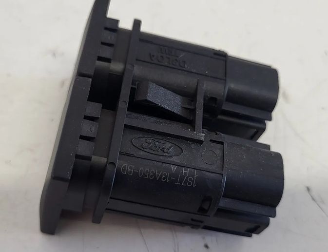 FORD Mondeo 3 generation (2000-2007) Tlačidlo núdzovej situácie 1S7T13A350BD 24600682