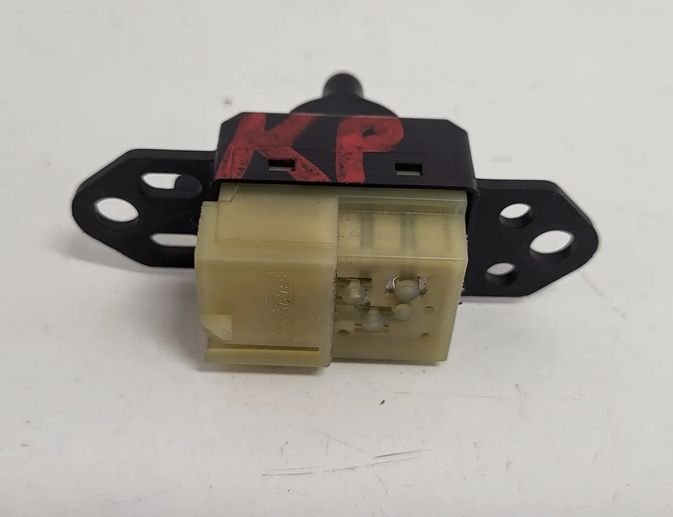 CHRYSLER Voyager 4 generation (2001-2007) Кнопка стеклоподъемника передней левой двери 04685727AB 27967547