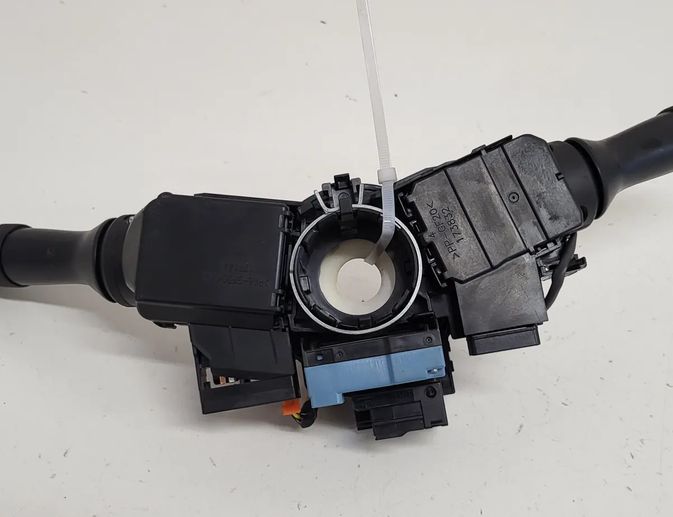 TOYOTA Avensis 3 generation (2009-2020) Páčka/ spínač ukazovateľa smeru stieračov 39SUGS80 28825437