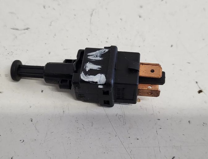 SAAB 95 1 generation (1959-1977) Senzor brzdového pedálu 90243815 32764004