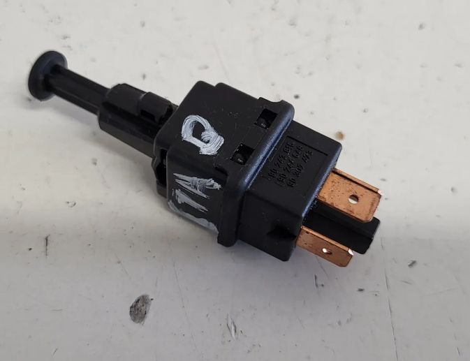 SAAB 95 1 generation (1959-1977) Senzor brzdového pedálu 90243815 32764004