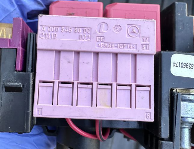 MERCEDES-BENZ C-Class W205/S205/C205 (2014-2023) Poistková skrinka A2059068501,A0005456400,A0005456800,A0009828223,A0009822923 25754321