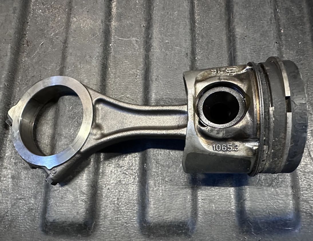 INFINITI FX 1 generation (2012-2015) Поршень 10653,942390,103400524 27797604