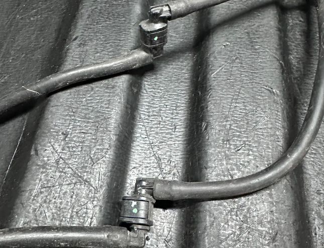 VOLVO V60 2 generation (2018-2023) Windshield washer fluid hose 70T65A4 32856525