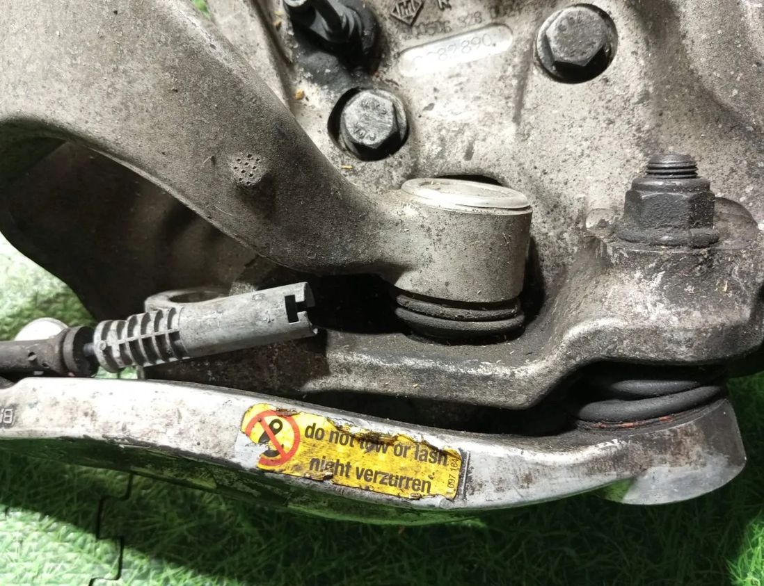 BMW M6 E63/E64 (2004-2010) Pravý predný náboj kolesa 2282890 22493163