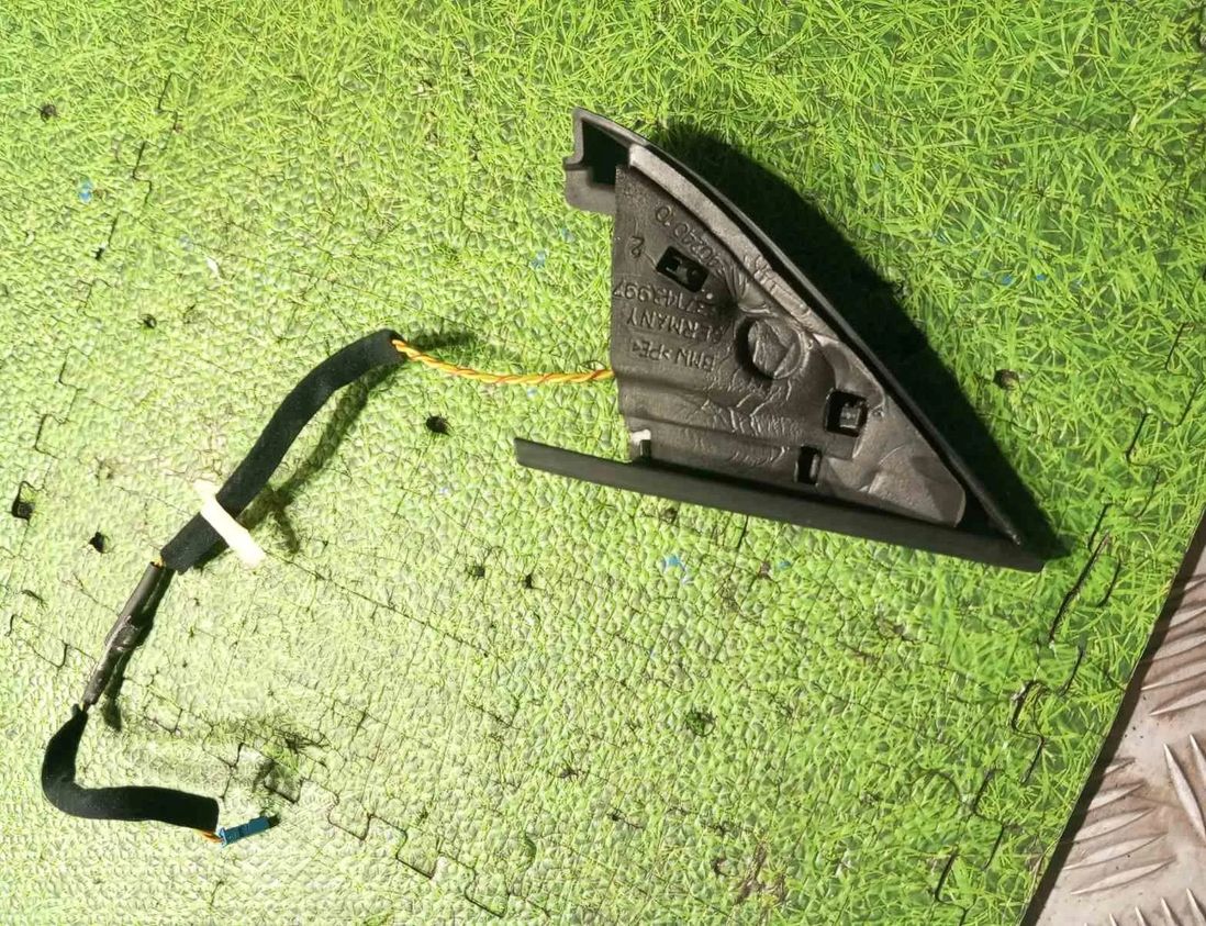 BMW M6 E63/E64 (2004-2010) Колонка  дверей передняя правая 9145384,65139145384 27433057