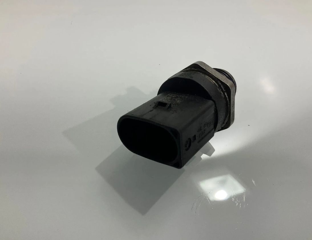 MERCEDES-BENZ CLS-Class C219 (2004-2010) Датчик давления топлива 28825742