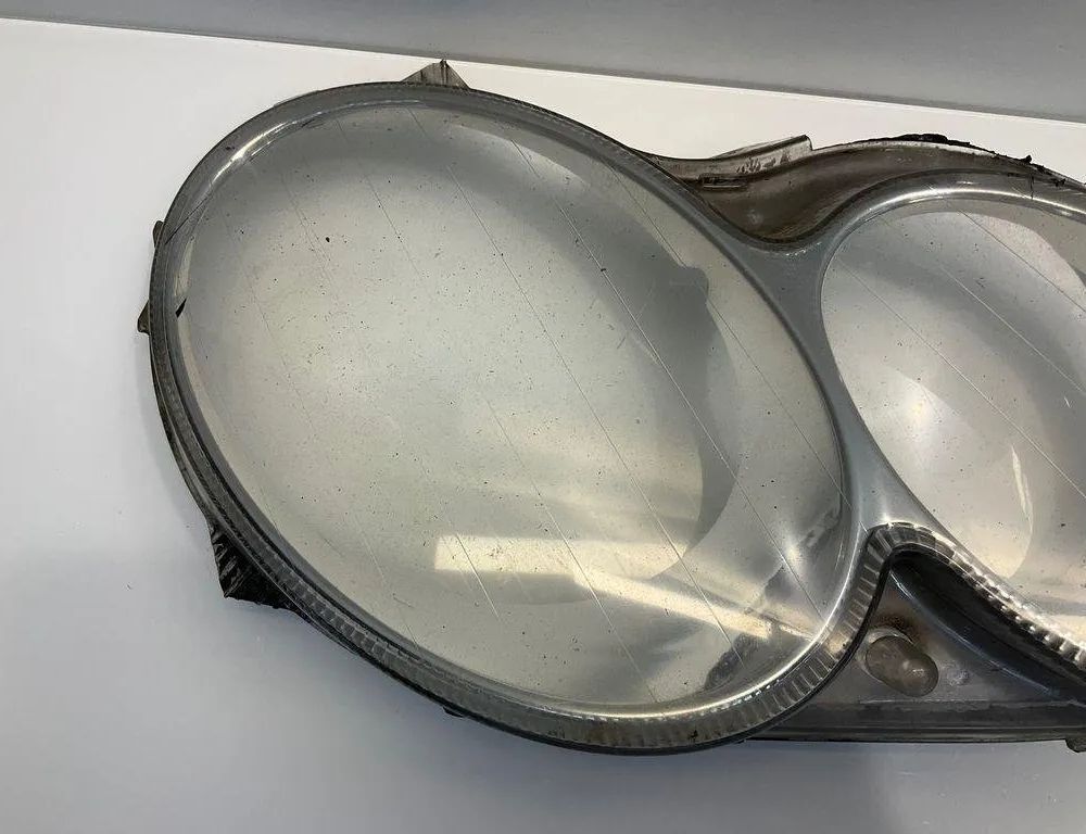 MERCEDES-BENZ C-Class W203/S203/CL203 (2000-2008) Переднее правое стекло фар 31550140