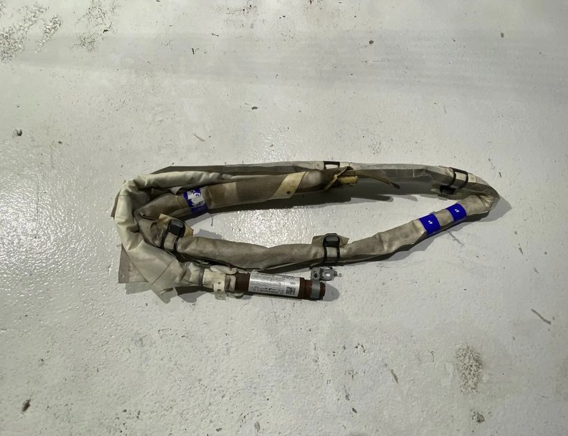 AUDI A4 B8/8K (2011-2016) Pravý strešný airbag SRS 8K0880742F 14481409