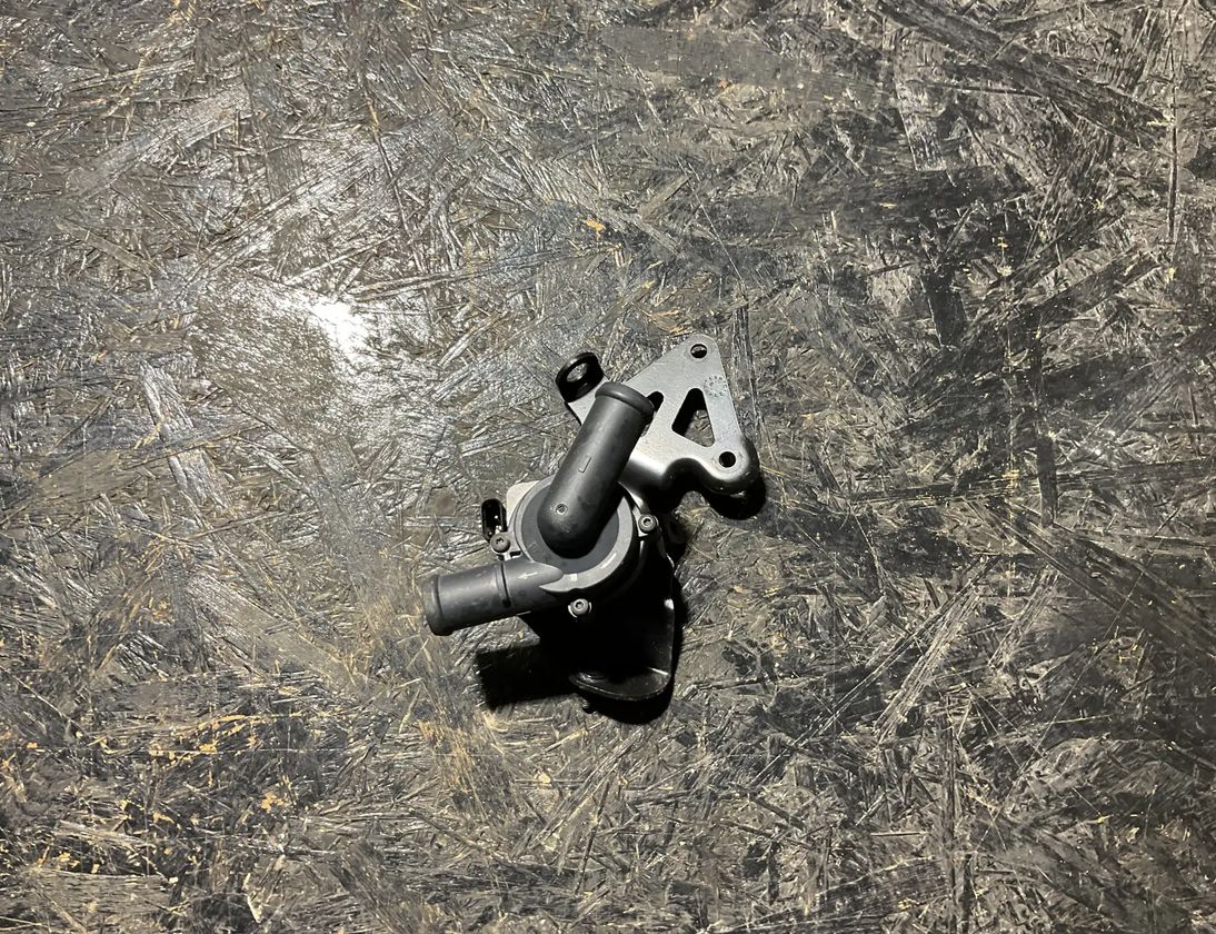 AUDI A3 8P (2003-2013) Elektrické pomocné čerpadlo chladiacej kvapaliny/vody 079965561 23855709