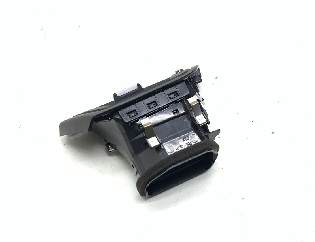 BMW 4 Series F32/F33/F36 (2013-2020) Otvory na vetranie na prístrojovej doske 9218550 31648159