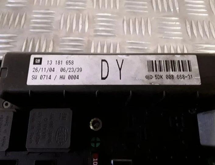 OPEL Astra H (2004-2014) Poistková skrinka 13181658,5DK00866831,1534937 25454550