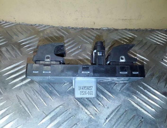 VOLKSWAGEN Passat Variant 1 generation (2010-2024) Ovládač okna pravých zadných dverí 1K4959857 25465786